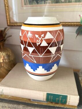 Sioux Native American Pottery Vase Vintage Signed Marion Selwyn